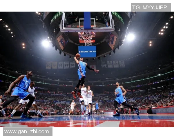 雷霆与爵士激战正酣NBA赛场精彩瞬间回顾与分析