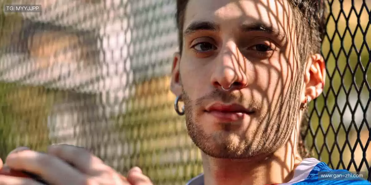 指尖掌控赛场,弹幕点燃激情!🎥